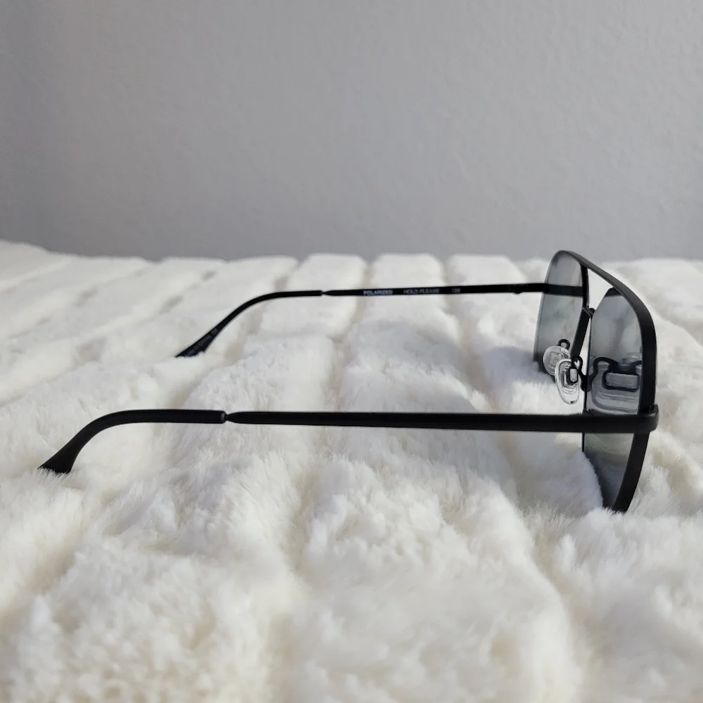 QUAY // ltd ed lizzo collaboration black metal frame black smoke lens aviators